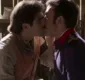 
                  Internautas comemoram primeiro beijo gay na novela das 18h