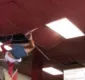 
                  'Chão se abre' e mulher despenca de banheiro de restaurante;vídeo