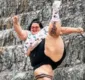 
                  Com 140kg, bailarina de Anitta surpreende com pose: 'gorda pode'