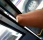 
                  Motorista prende perna de passageira em ônibus; veja vídeo