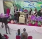 
                  Homem atira em pastor no altar durante culto e é detido por fiéis