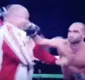 
                  Boxeador dispara socos contra treinador após perder luta; vídeo