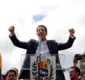 
                  Líder do Parlamento se declara presidente da Venezuela