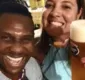 
                  Beto Jamaica celebra namoro com tenente que era sua fã