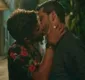 
                  Beijo entre Bruno Garcia com ator em série viraliza na web; veja