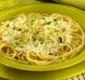 
                  Aprenda a fazer espaguete ao molho lima com erva-doce