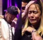 
                  Irmã de Neymar cai vai aos prantos em culto com o jogador