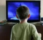 
                  Saiba o que diz a ciência sobre crianças em frente à televisão