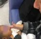 
                  Mulher tenta contrabandear bebê de seis dias em pochete