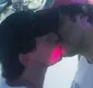 
                  Matheus Nachtergaele beija homem em foto: O que fere é o desamor