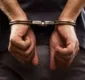 
                  Homem é preso acusado de estuprar as três enteadas