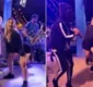 
                  Em momento nostálgico, Carla Perez dança com É o Tchan em show
