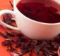 
                  Seca tudo: conheça a dieta do chá de hibisco e os seus benefícios