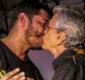 
                  Caetano Veloso e Criolo se beijam em festival de música