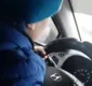 
                  Mãe filma filho de seis anos dirigindo a mais de 100 km/h