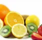
                  Conheça alertas sobre o contato com frutas cítricas no verão