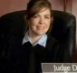 
                  Juíza é afastada acusada de ter feito sexo a três em tribunal