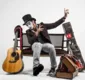 
                  Fernando Anitelli apresenta show em voz e violão