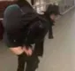 
                  Fernando Zor abaixa a calça em estação de trem; veja vídeo