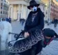 
                  Adriane Galisteu posa de máscara na Itália e fãs fazem alerta