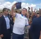 
                  Bolsonaro deixa isolamento e vai cumprimentar manifestantes