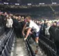 
                  Jogador do Tottenham tenta agredir torcedor após eliminação