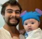 
                  Rafa Vitti compartilha vídeo cuidado da filha e encanta a web