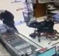 
                  Cadeirante tenta assaltar loja e usa réplica de arma com os pés
