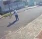 
                  Câmera registra momento em que homem mata cachorro a tiros