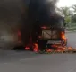 
                  Manifestantes colocam fogo em ônibus na Paralela nesta quarta