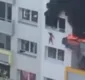 
                  Crianças saltam de mais de 10 metros para escaparem de incêndio