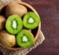 
                  Confira seis benefícios ao consumir o kiwi na alimentação
