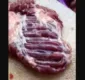 
                  Mulher grava pedaço de carne 'se mexendo' e post viraliza