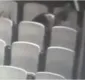 
                  Casal é flagrado por câmera de segurança fazendo sexo no cinema