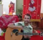 
                  Músico morre após sofrer infarto fulminante durante live