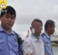 
                  Homem empurra filho deficiente no mar para receber seguro