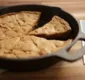
                  Hora do lanche: aprenda a fazer cookie de frigideira em casa
