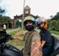
                  Caio Castro exibe viagem de moto ao lado de Grazi Massafera