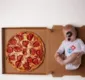 
                  Família ganha 60 anos de pizza grátis por nome do filho