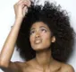 
                  Cinco formas de diminuir o frizz no cabelo de uma vez por todas