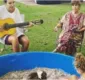 
                  Em paz: Ivete Sangalo encanta na voz e violão ao lado das filhas