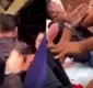 
                  MC Salvador é detido; vídeo mostra policial enforcando o cantor