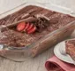 
                  Aprenda a fazer um delicioso pavê de chocolate com morango