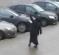 
                  Babá decapita criança e caminha com a cabeça pelas ruas