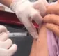 
                  Golpe: Técnica de enfermagem é demitida após fingir vacinar idoso