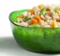 
                  Aprenda a fazer arroz 'plim-plim', que é integral e leva legumes