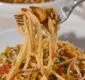 
                  Jantar rápido: aprenda a receita de espaguete picante com ervas