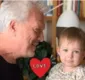 
                  Pedro Bial posa com a filha de 1 ano: 'Amor'