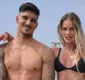 
                  Gabriel Medina e Yasmin Brunet aproveitam dia ensolarado e posam