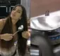 
                  Sem chapinha, Marina Ferrari alisa cabelo com colher de alumínio